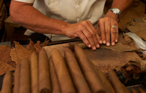 cuban cigar rolling